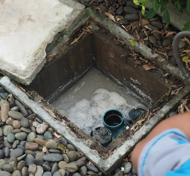 Emergency clogged drain service at a Los Angeles property